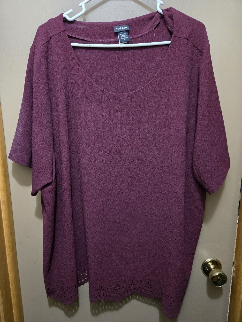 Torrid plum short sleeve scoop neck top with laser-cut hem